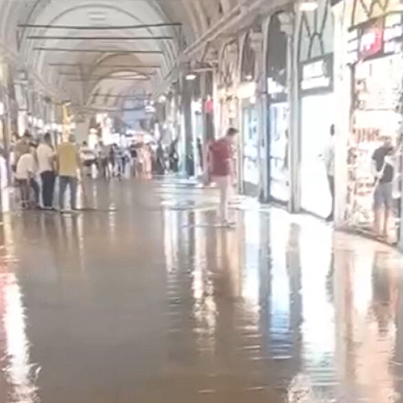 İstanbul'da Tarihi Kapalı Çarşı'da su baskını