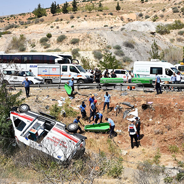 Gaziantep'te kaza yapan araca müdahale eden ekiplere yolcu otobüsü çarptı: 16 ölü, 21 yaralı