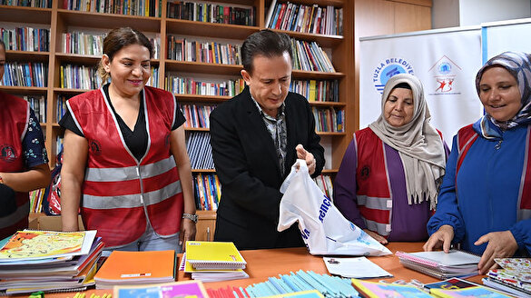 Kitaplar devletten kırtasiye malzemeleri Tuzla Belediyesi'nden