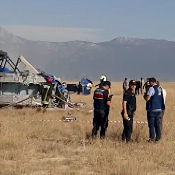 Denizli'de yangına müdahale için giden helikopter düştü