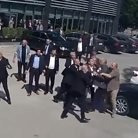 Zafer Partisi'nden istifa eden muhalif isimlerin darp edilme görüntüleri