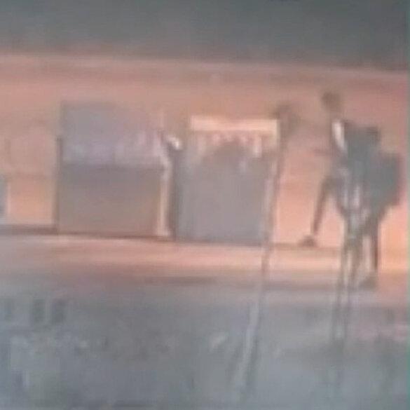 Polisevine saldıran teröristlerin olay öncesine ait görüntüleri ortaya çıktı: Çantayı çöp konteynerine bırakıyorlar