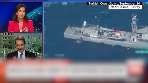 Miçotakis göçmenler için Türkiye'yi suçlarken ekrana Yunan Sahil Güvenliği'nin göçmenleri geri ittiği görüntüler yansıdı