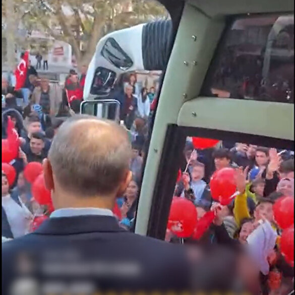 Bakan Soylu Erdoğan'ın otobüsünden paylaştı: Cenab-ı Allah millet sevgisi verirse bu her şeyin üzerindedir