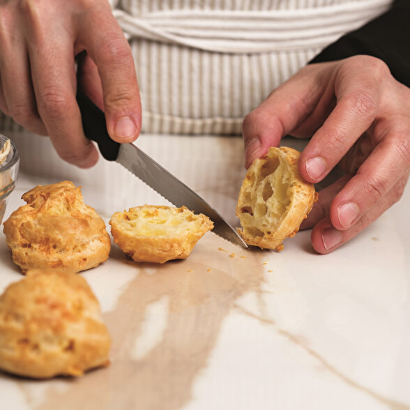 Haydari ve Tavuklu Gougères