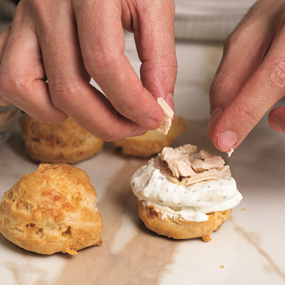 Haydari ve Tavuklu Gougères