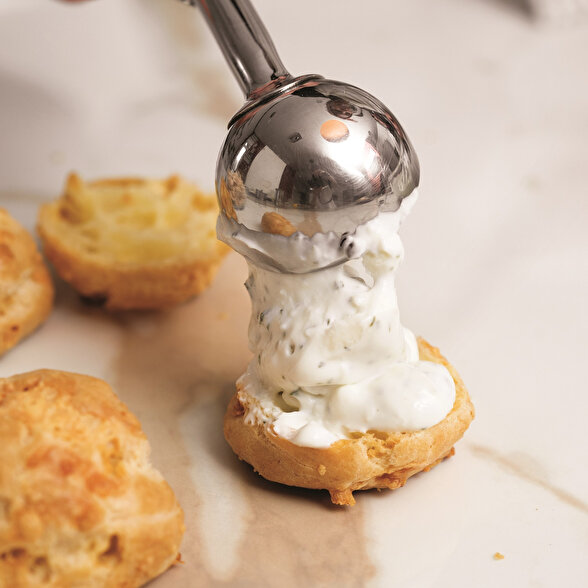 Haydari ve Tavuklu Gougères