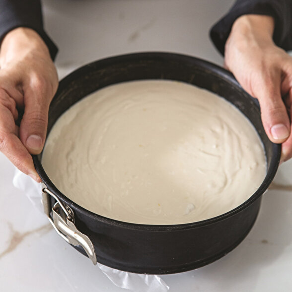 Temel Cheesecake ve Limon Sosu