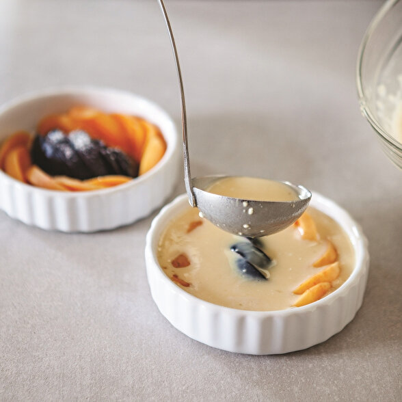 Erikli ve Kayısılı Clafoutis