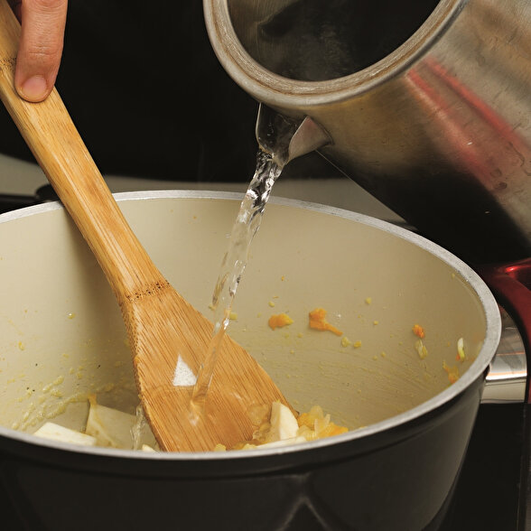 Kerevizli Brokoli Çorbası