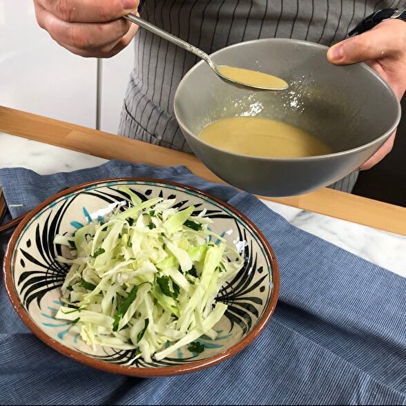 Tahinli Lahana Salatası