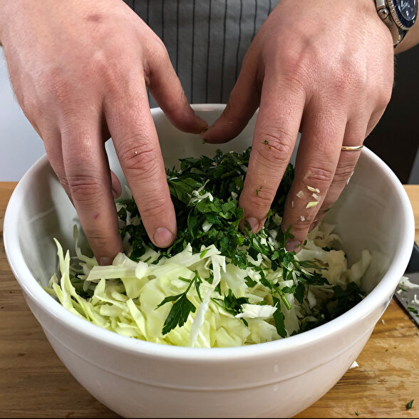 Tahinli Lahana Salatası