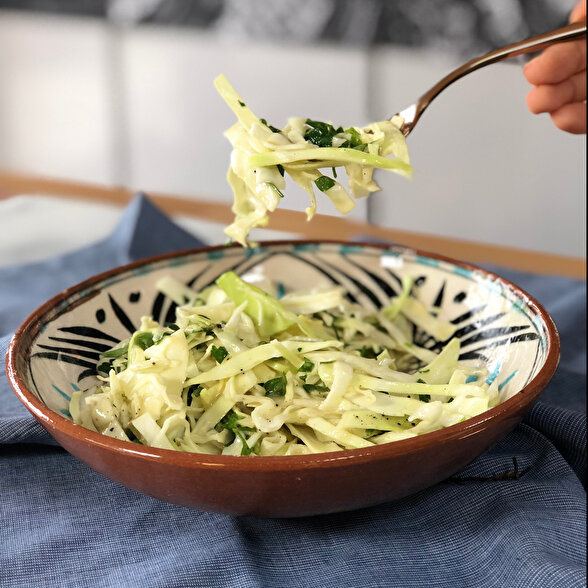 Tahinli Lahana Salatası