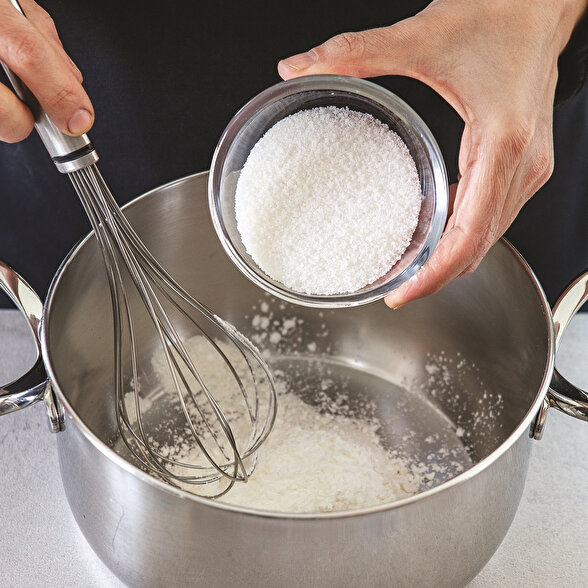 Çilek Soslu Muhallebi