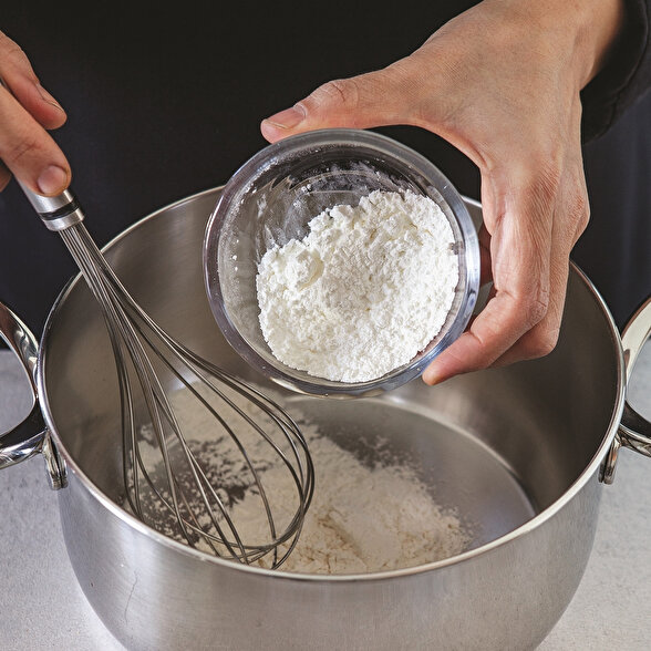 Çilek Soslu Muhallebi