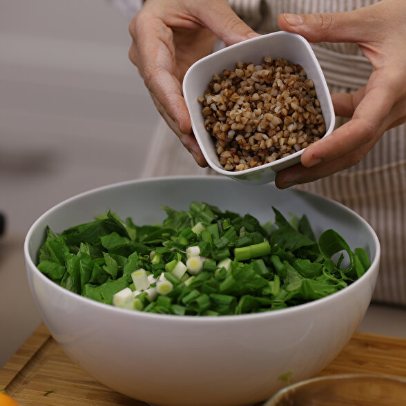 Karabuğdaylı Yeşil Salata