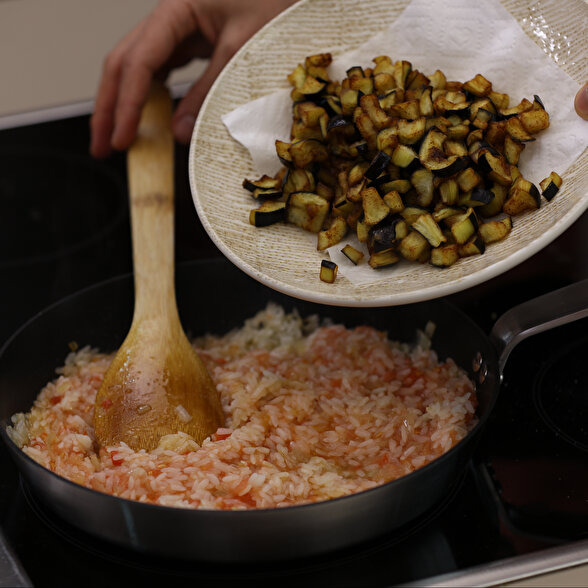 Patlıcanlı Pirinç Pilavı