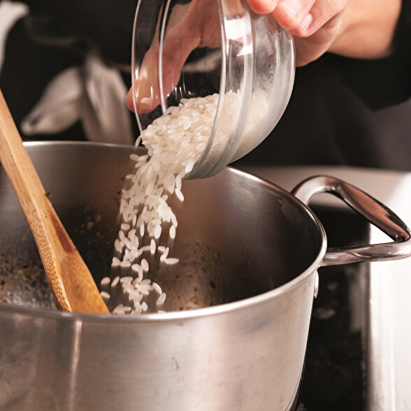 Tavuk Suyuna Pirinç Çorbası