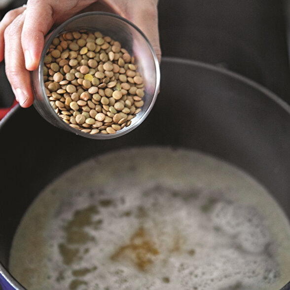 Tavuk Suyuna Mercimekli Bulgur Pilavı