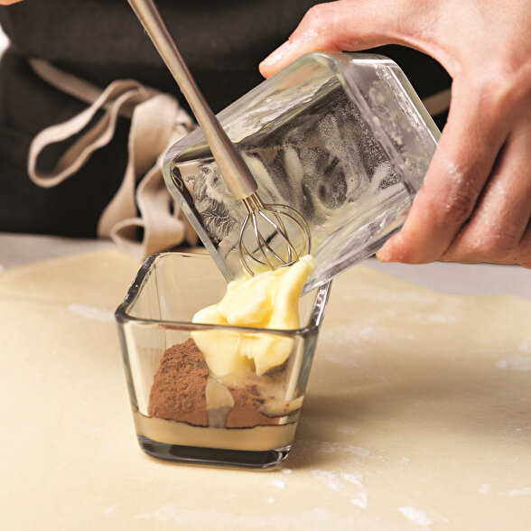 Tahinli Tarçınlı Mayalı Çörek