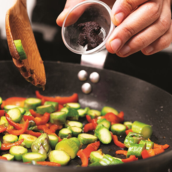 Siyah Sarımsaklı Kremalı Kuşkonmaz Makarnası