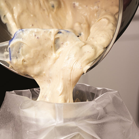 Yaban Mersinli Profiterol Kreması