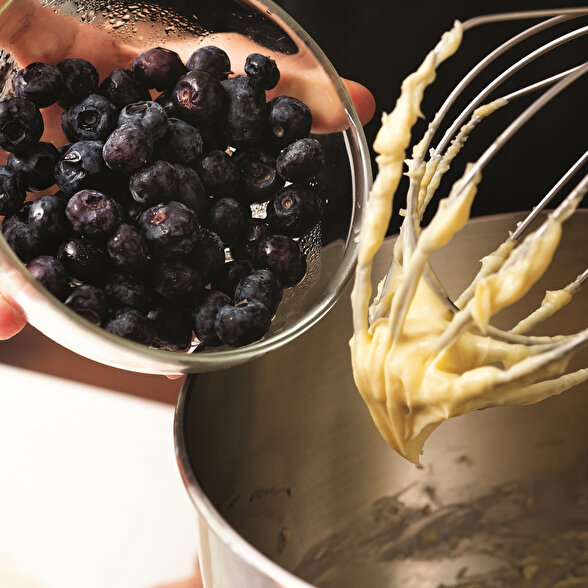 Yaban Mersinli Profiterol Kreması