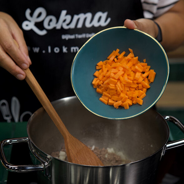 Kıymalı Zencefilli Sebze Çorbası