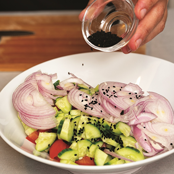Kuru Kırmızı Soğanlı Çoban Salata