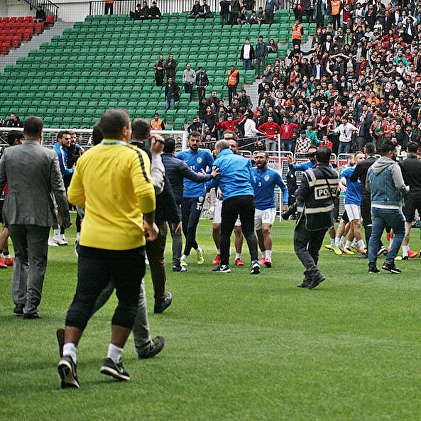 Şok iddia: Maça kesici aletle çıktılar