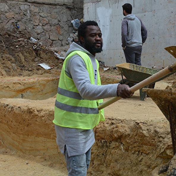 Futbola niyet, inşaata kısmet
