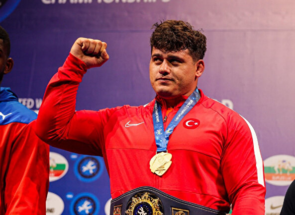 Rıza Kayaalp'ten altın madalya