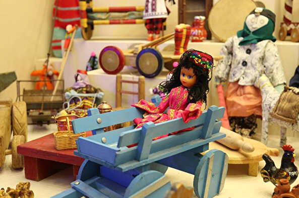 Çocuk ellerinde hayat provası: Oyuncak