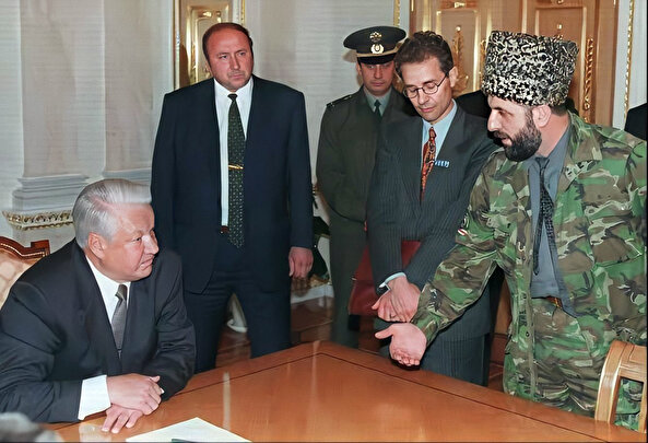 Düşmanla yüz yüze