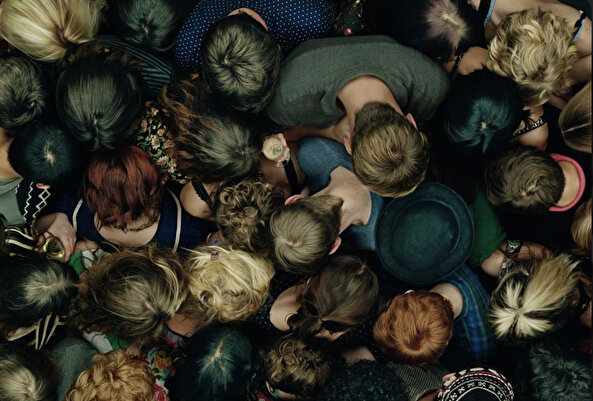 İstanbul’da her sabah metrobüste hem kalabalık hem dijital yolculuk sürüyor