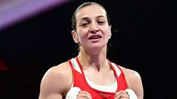 Buse Naz Çakıroğlu çeyrek finalde!