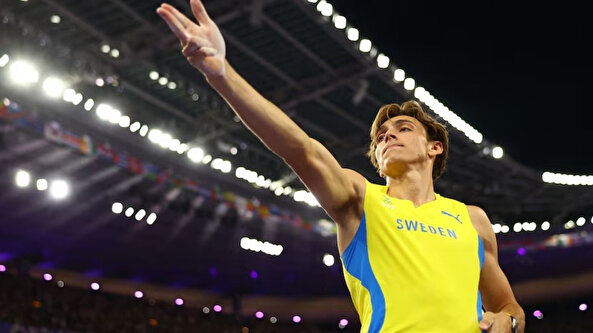 Armand Duplantis yeni bir dünya rekoru daha kırdı!