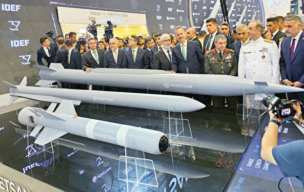 Yine bir gün yapayalnız kaldığımızda: Eldeki kartların bazısı IDEF'te açıldı