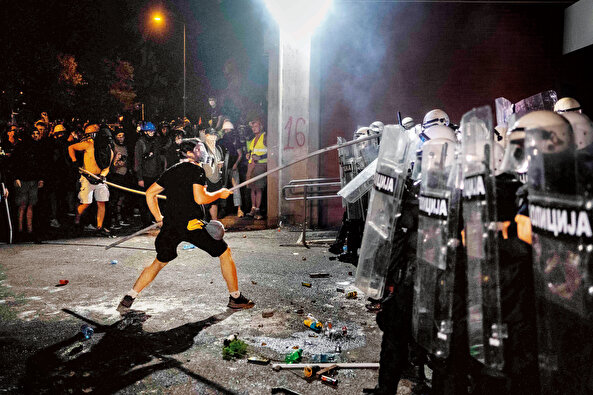 Sırbistan kaynıyor: Üniversite gençliği iktidarı değiştirebilecek mi?