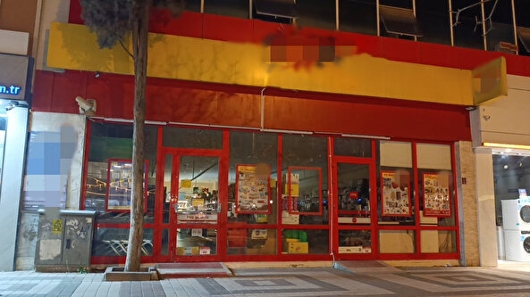 Bursa’da zincir markette dehşet anları! 21 yaşındaki çalışan yük asansörüne sıkıştı: Durumu kritik