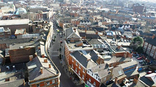 İngiltere'de patlayıcı alarmı: 200 ev boşaltıldı, iki kişi gözaltına alındı