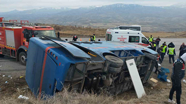 Sivas’ta cezaevi nakil aracı devrildi! Üçü ağır 9 yaralı