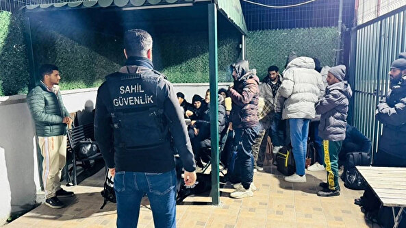İzmir'de 21 düzensiz göçmen yakalandı