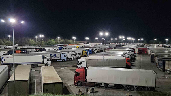 Avrupa sınır kapılarında tır krizi: 32 km kuyruk üç güne çıktı!