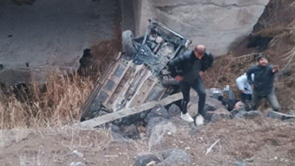 Sivas'ta kahreden kaza: Otomobil köprü altına uçtu, bir ölü