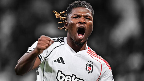 Beşiktaş'ın yıldızı takımını 10 kişi bıraktı: Kırmızı kart gördü