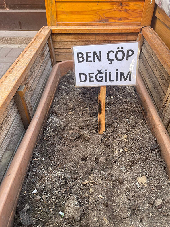 Masama sürekli bir şey bırakıyorlar