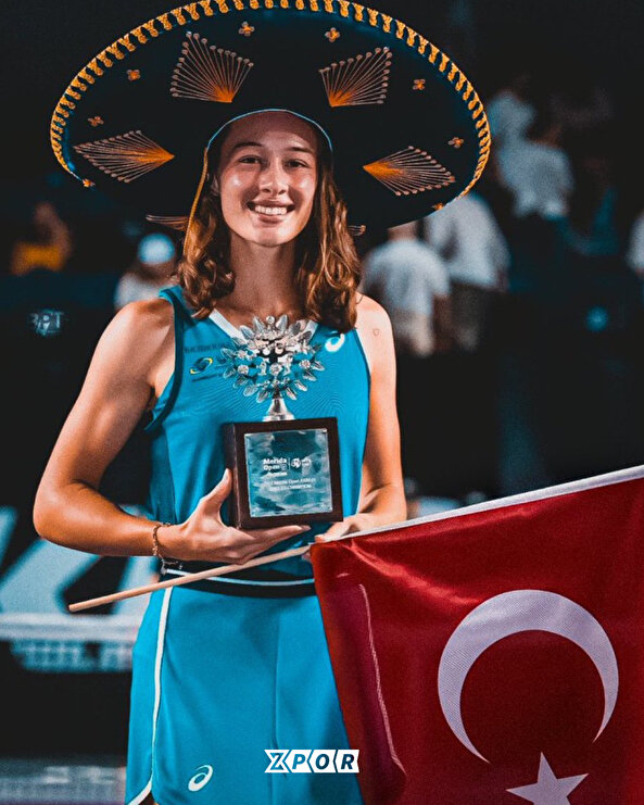 Zeynep Sönmez'den tarihi başarı