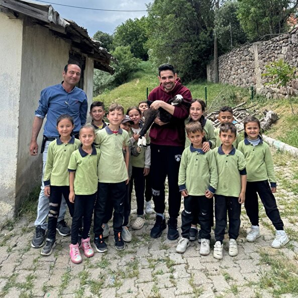 Bir öğretmene, 24 Kasım Öğretmenler Günü'nde oğlak hediye edildi