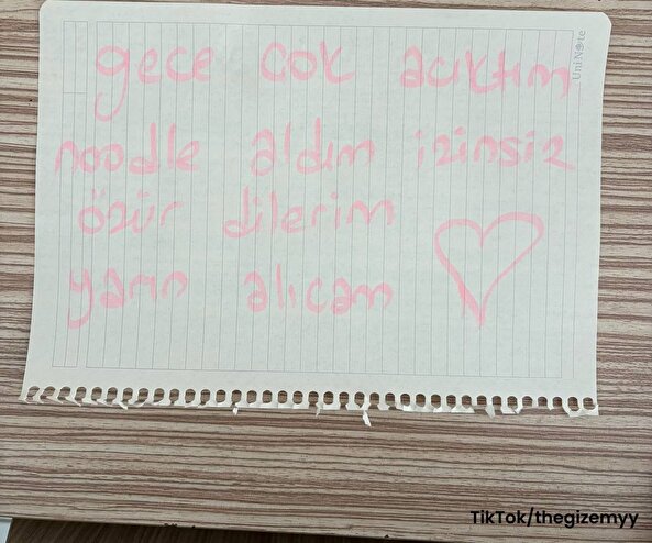 Bir genç, oda arkadaşının kendisine bıraktığı notu paylaştı